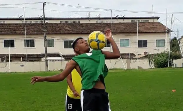 Júri condena policial por forjar arma, mas absolve homicídio de adolescente desarmado