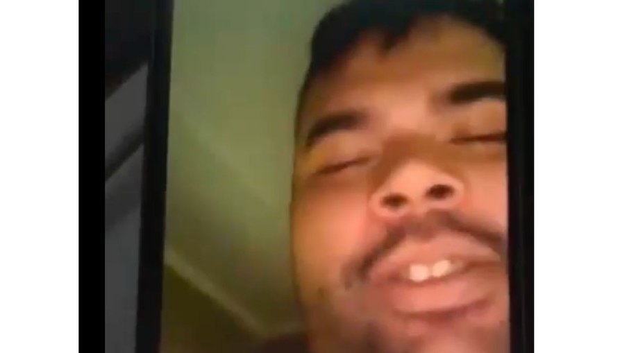 Tiago Lobo, o ganso do caso da cocaína de Rubineia (SP), aparece em chamada de vídeo feita antes de relatar o desvio da droga