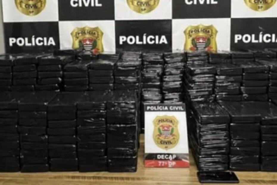 Apreensão de 450 quilos de cocaína do tipo exportação realizada pela Polícia Civil na divisa de São Paulo com Mato Grosso do Sul, em operação do 77º DP que resultou em investigação sobre desvio de drogas por policiais civis