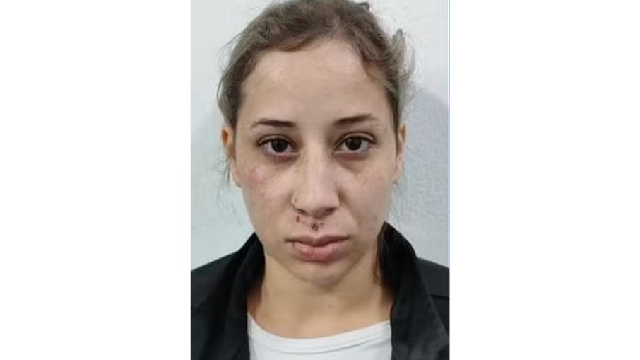Dahesly Oliveira Pires, 26 anos, está presa apontada como responsável pelo transporte de armas usadas no atentado contra Fontes